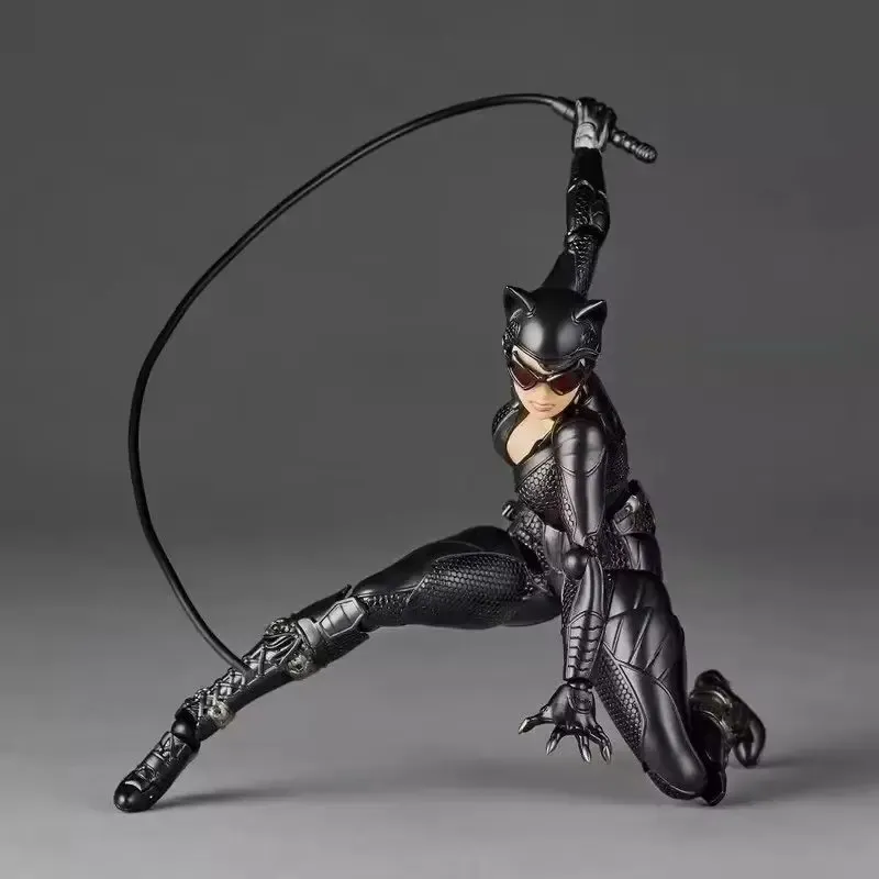 15cm Kaiyodo Revoltech Catwoma - đánh giá và giá Model Kit Batman