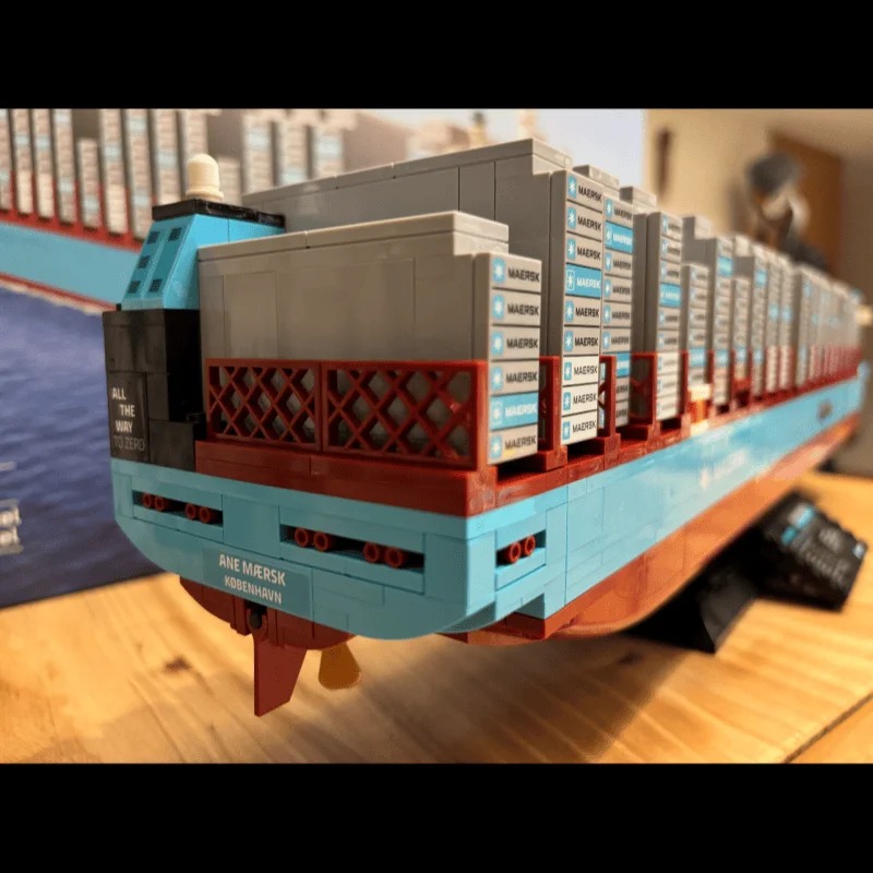 New 2026 Dual-Fuel Container V - đánh giá và giá Model Kit Lucario