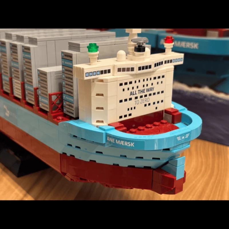 New 2026 Dual-Fuel Container V - đánh giá và giá Model Kit Lucario